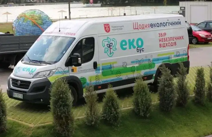 Екобус у Хмельницькому: графік стоянок та прийому небезпечних відходів у травні