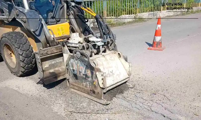 На кордоні двох областей оперативно усунули аварійну ситуацію на мосту