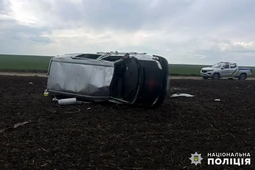 На Хмельниччині п’яний водій перекинув мікроавтобус – один загиблий, двоє в лікарні