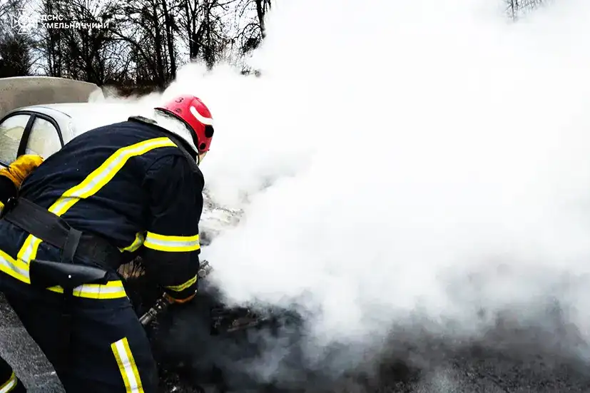 У Хмельницькому згорів легковик через розгерметизацію газової установки