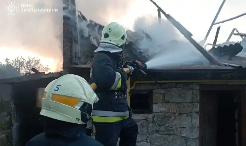 Пожежі на Хмельниччині: горіли житлові будинки, господарські споруди та авто