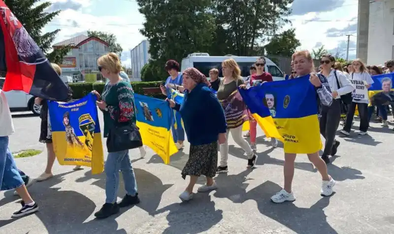 У Полонному пройшла хода на підтримку полонених і зниклих безвісти українців