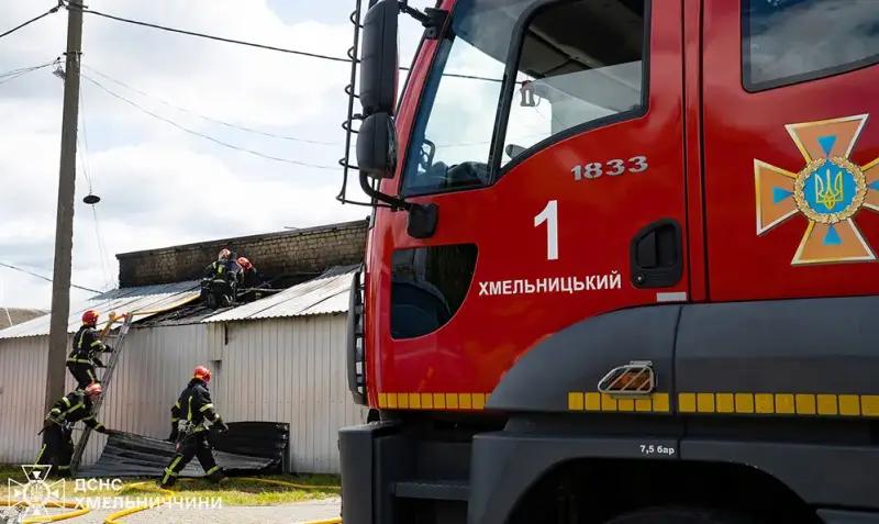 Пожежу на компресорній станції у Хмельницькому оперативно ліквідували