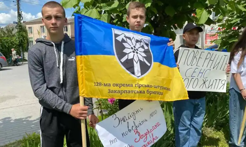У Полонному пройшла хода на підтримку полонених і зниклих безвісти українців